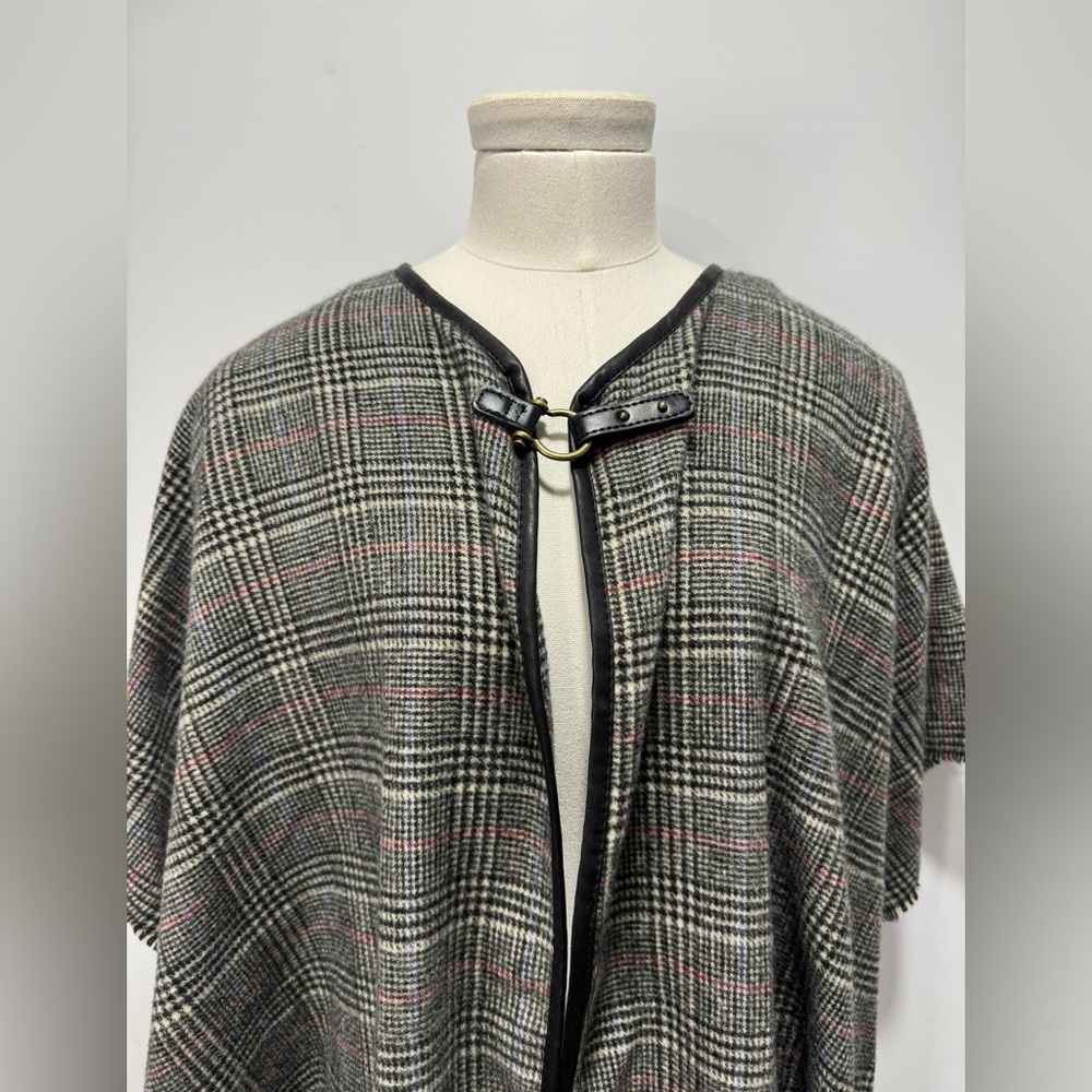 Vince Camuto   Shawl Poncho Cape EUC - Picture 2 of 8